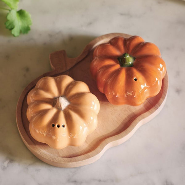 pumpkin salt and pepper shakers