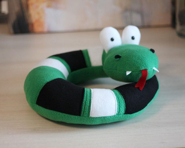snake travel neck pillow