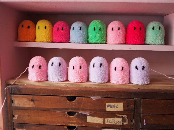 Kawaii Halloween pom pom ghosts garland kit