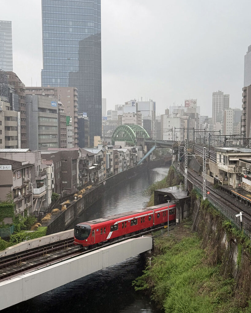 Suzume line train in Japan